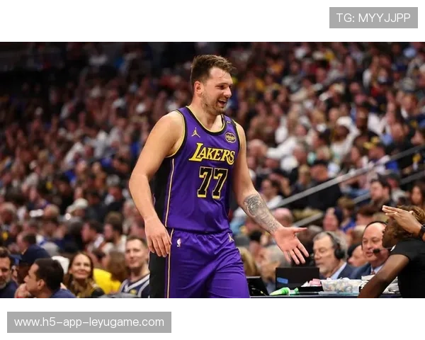 NBA东契奇突破分球：全能球员的致命武器