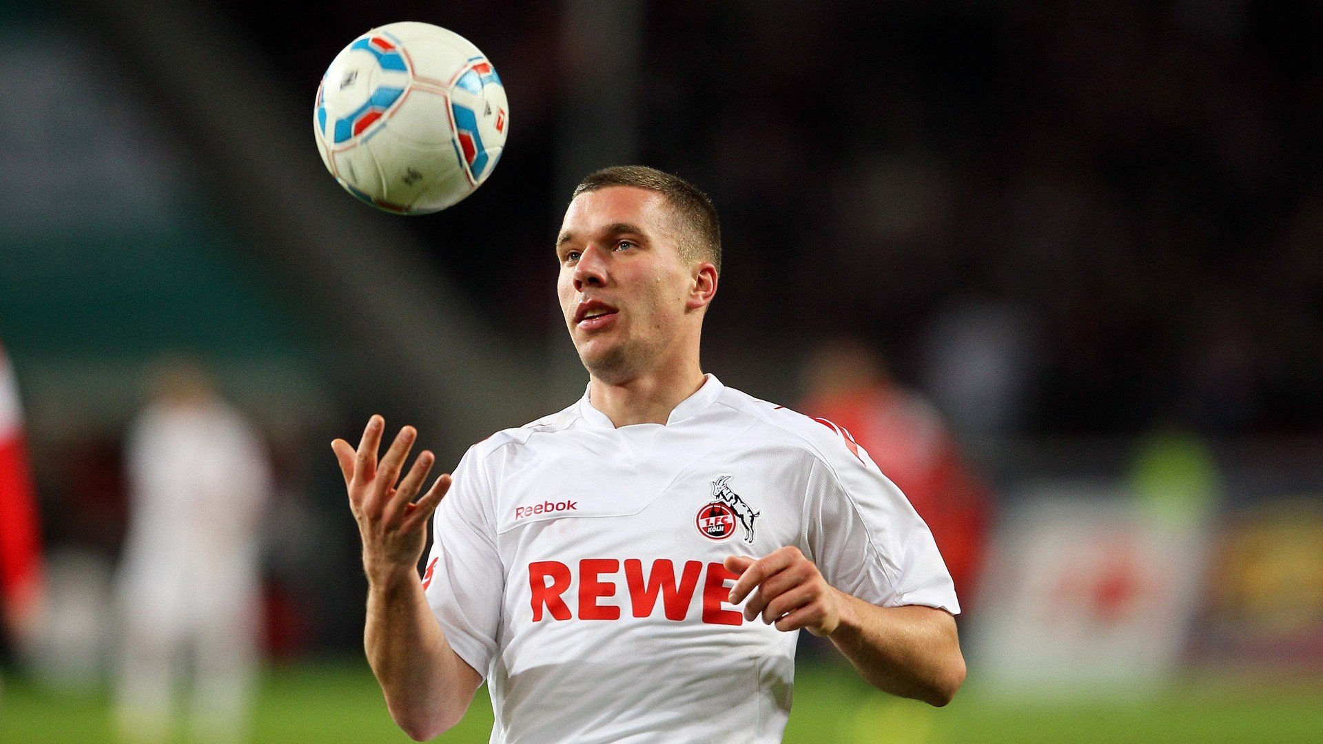 乐鱼电竞-中国足球：预选赛激战正酣，冲击世界杯！，中国足球世界预选赛程表